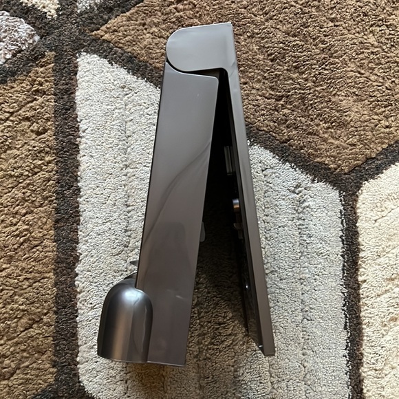 Dyson Wall Mounted Charger - Picture 3 of 8